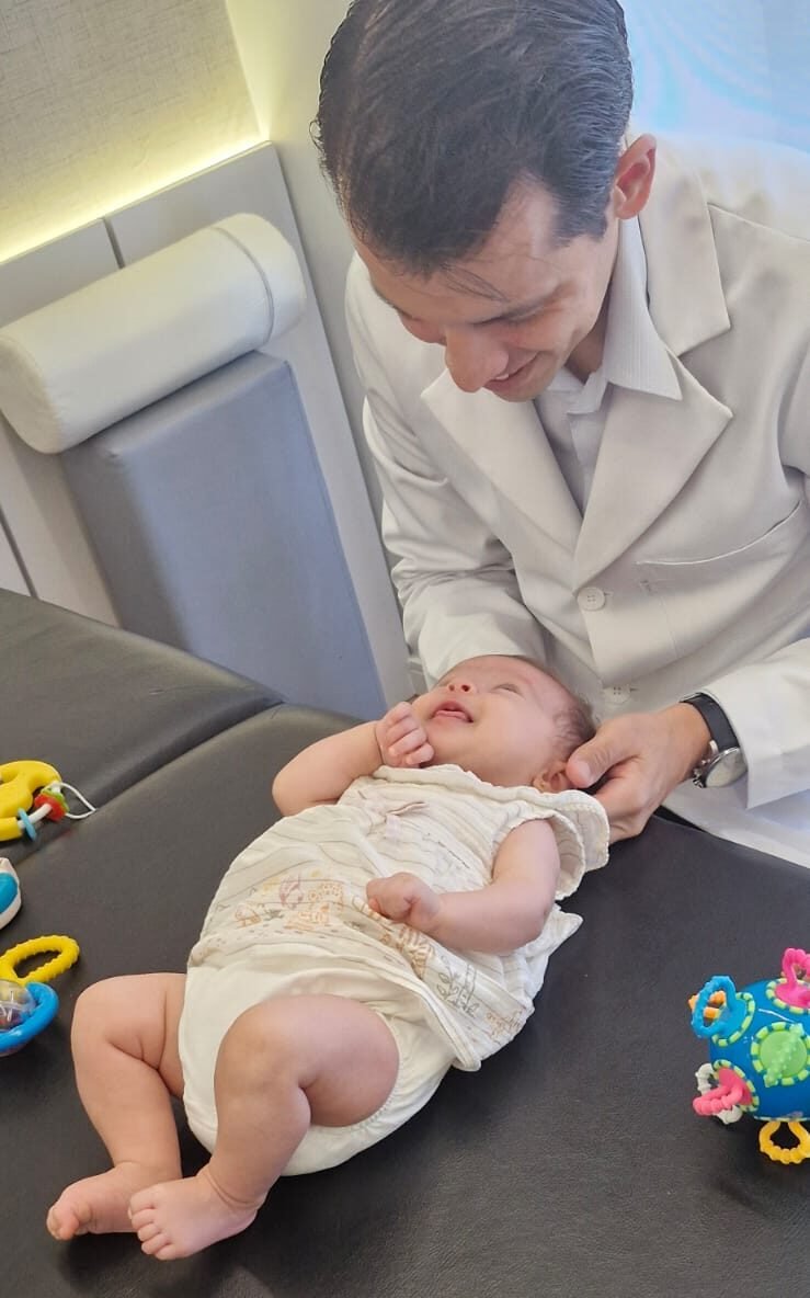 Torcicolo congênito, assimetria craniana